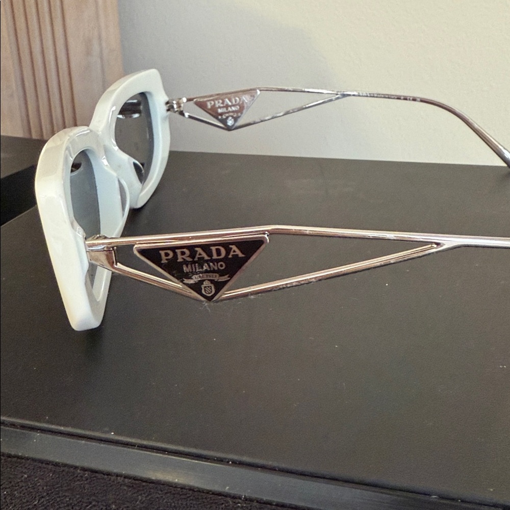 Prada Silver and White Designer Sunglasses - Picture 5 of 6